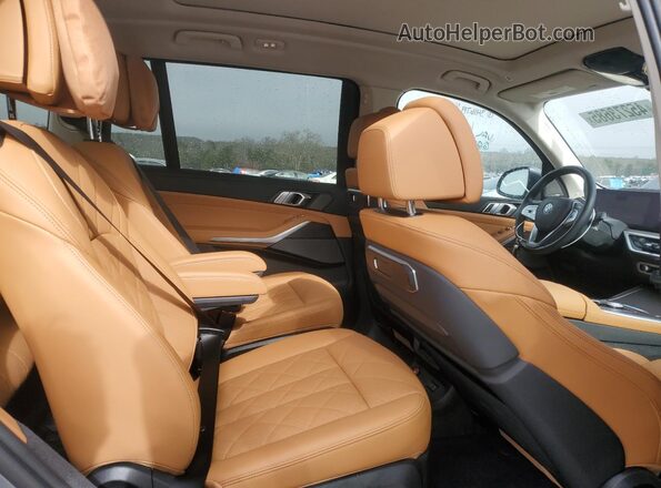 5UX23EM06R9V63276 2024 BMW X7 Gray Vista interior trasera