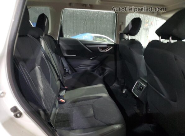 JF2SKACC6RH504180 2024 SUBARU FORESTER White Սալոնի հետևի տեսք