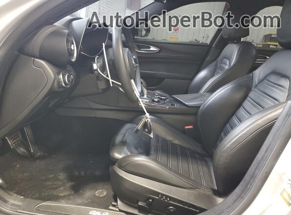 ZARFAMBN7K7602594 2019 ALFA ROMEO GIULIA Серебряный Вид салона спереди