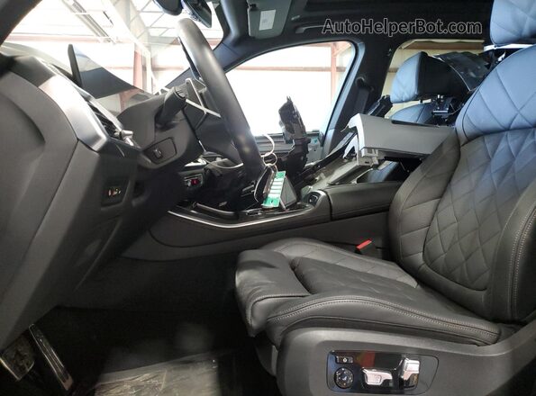 5UX23EU04S9X17313 2025 BMW X5 Серый Вид салона спереди