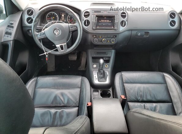WVGUV7AX0HK008456 2017 VOLKSWAGEN TIGUAN Белый Вид панели приборов