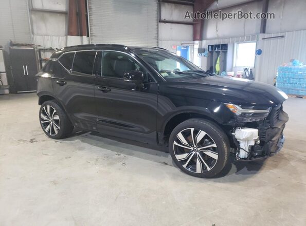 YV4ED3UR0M2582001 2021 VOLVO XC40 Black Przód prawy
