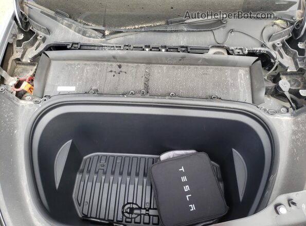 7SAYGDEEXRF181989 2024 TESLA MODEL Gray Vista interior trasera