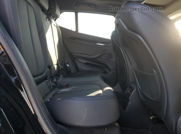 WBXYJ1C07N5T93056 2022 BMW X2 Black Vista interior trasera