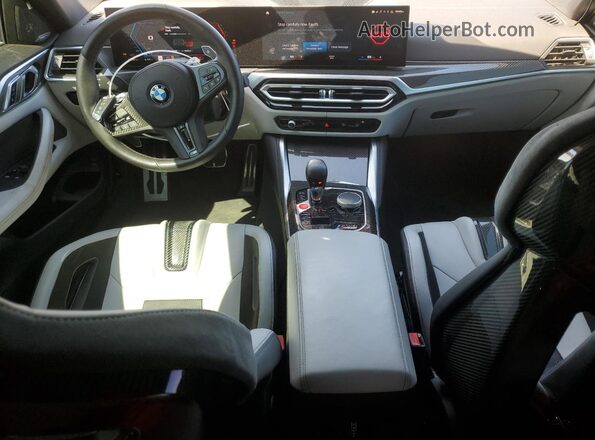WBS43AZ05RCR91749 2024 BMW M4 Зеленый Вид панели приборов