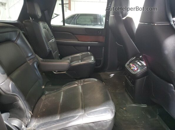 5LMJJ2LT1JEL04387 2018 LINCOLN NAVIGATOR Серебряный Вид задней части салона