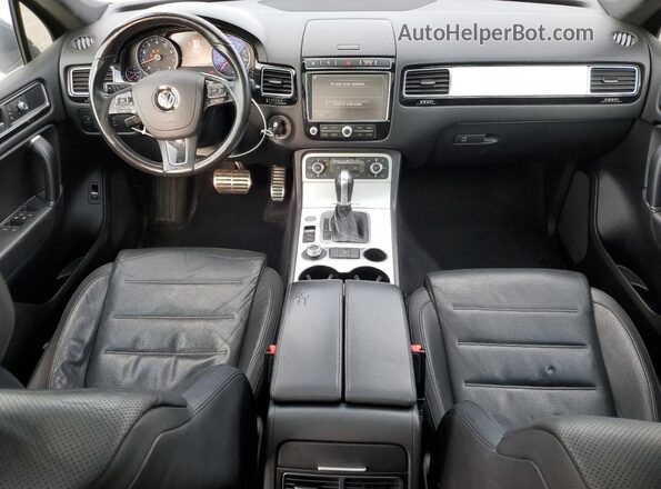 WVGRF7BP4HD002570 2017 VOLKSWAGEN TOUAREG Черный Вид панели приборов