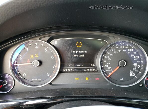 WVGRF7BP4HD002570 2017 VOLKSWAGEN TOUAREG Черный Вид щитка приборов