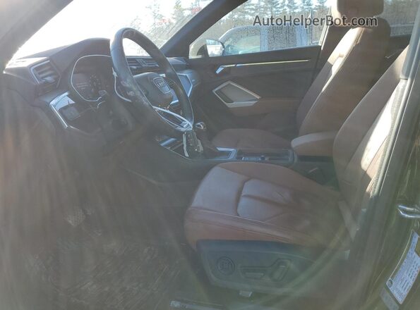 WA1EECF36M1037722 2021 AUDI Q3 Black Вид салону спереду