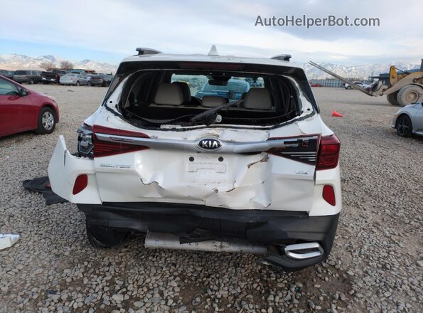 KNDERCAA4M7166135 2021 KIA SELTOS Белый Вид сзади