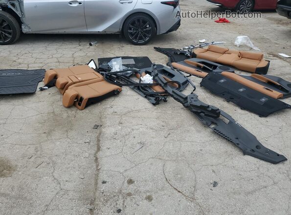 JTHBZ1E29R5037125 2024 LEXUS IS Серебряный Вид подкапотного пространства