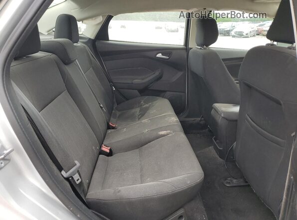 1FADP3FE2JL302719 2018 FORD FOCUS Серебряный Вид задних сидений