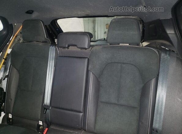 YV4ED3UR0M2582001 2021 VOLVO XC40 Black Widok tylnych siedzeń