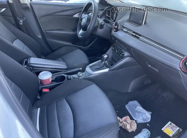 JM1DKFC79H0168772 2017 MAZDA CX-3 Silver Вид спереду