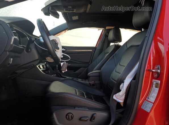 3VW6T7BU9MM083051 2021 VOLKSWAGEN JETTA Красный Вид салона спереди