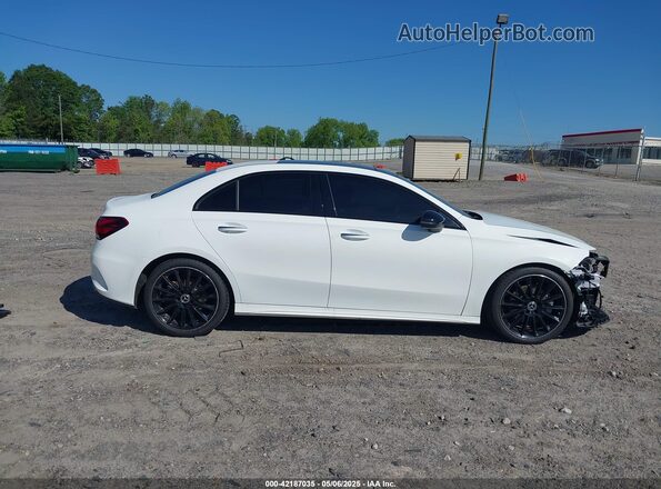 W1K3G4EB5NJ356624 2022 MERCEDES-BENZ A 220 White 360 interior view