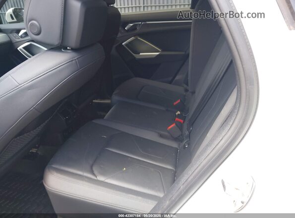 WA1AECF32L1115054 2020 AUDI Q3 White VIN կոդի պիտակի տեսք