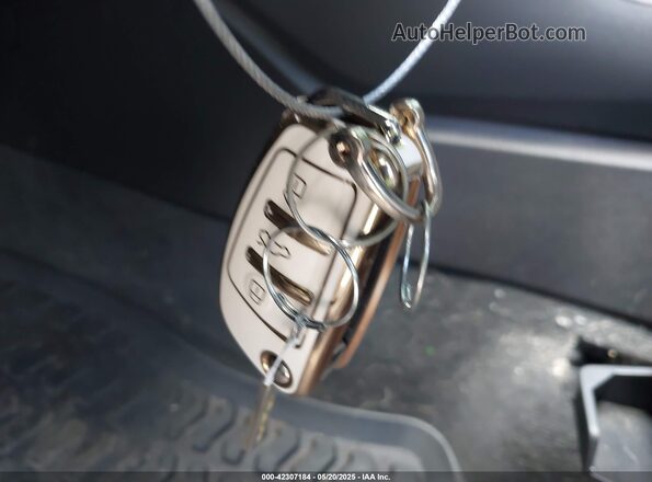 WA1AECF32L1115054 2020 AUDI Q3 White Առջևի վահանակի տեսք