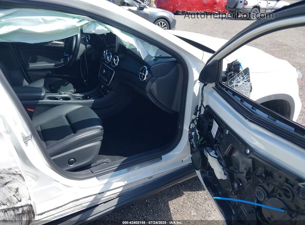 WDCTG4EB6KU009401 2019 MERCEDES-BENZ GLA 250 White Widok wnętrza z przodu