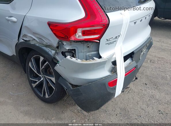 YV4162UM4M2397599 2021 VOLVO XC40 Gray Vista frontal