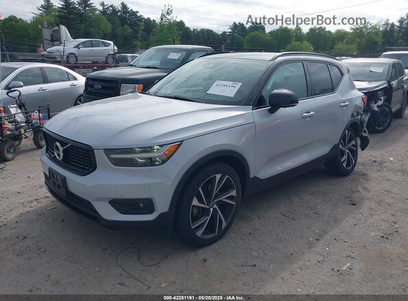 YV4162UM4M2397599 2021 VOLVO XC40 Gray Vista tres cuartos delantera izquierda