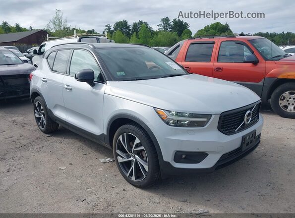 YV4162UM4M2397599 2021 VOLVO XC40 Gray Delantero derecho