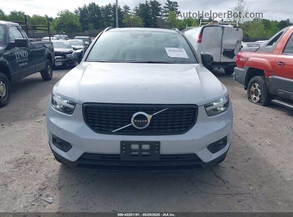 YV4162UM4M2397599 2021 VOLVO XC40 Gray Vista del cuadro de instrumentos