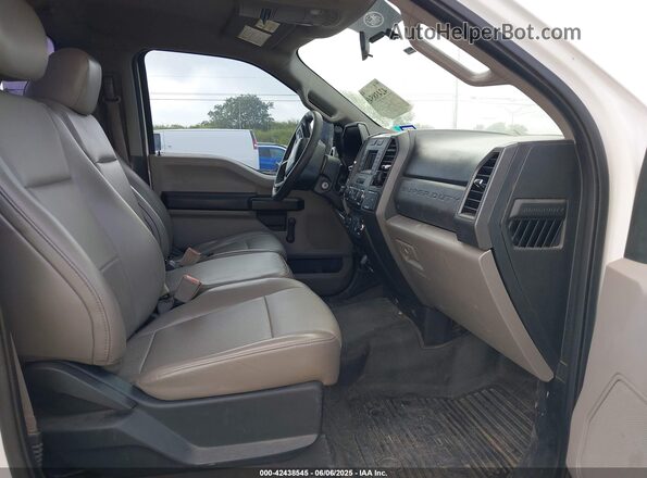 1FDBF2A68HEF24075 2017 FORD F-250 Белый Вид салона спереди