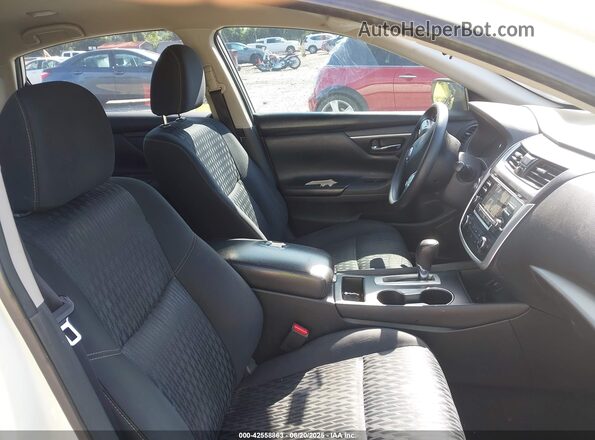 1N4AL3AP5HC251122 2017 NISSAN ALTIMA White Front interior view