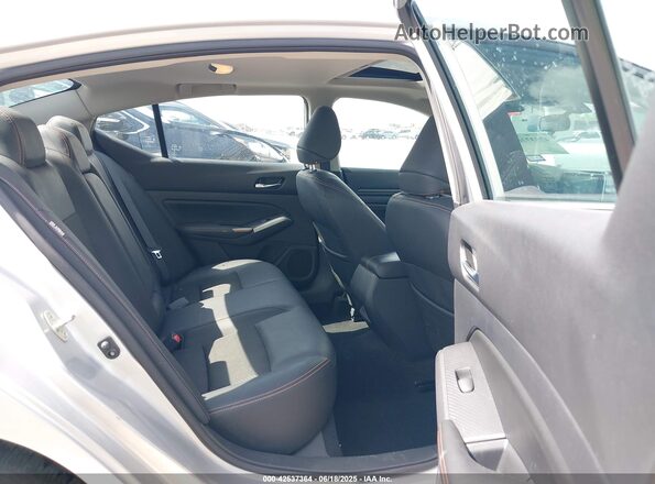 1N4BL4CV7LC243702 2020 NISSAN ALTIMA Silver VIN კოდის სტიკერის ხედი