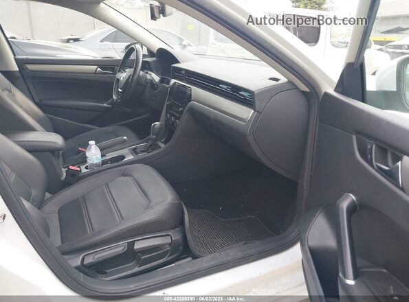 1VWSA7A37LC024206 2020 VOLKSWAGEN PASSAT White Widok wnętrza z przodu