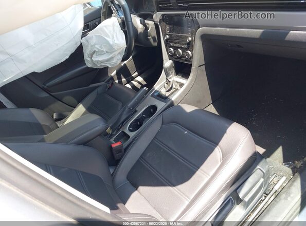 1VWSA7A39MC000040 2021 VOLKSWAGEN PASSAT Silver Սալոնի դիմացի տեսք