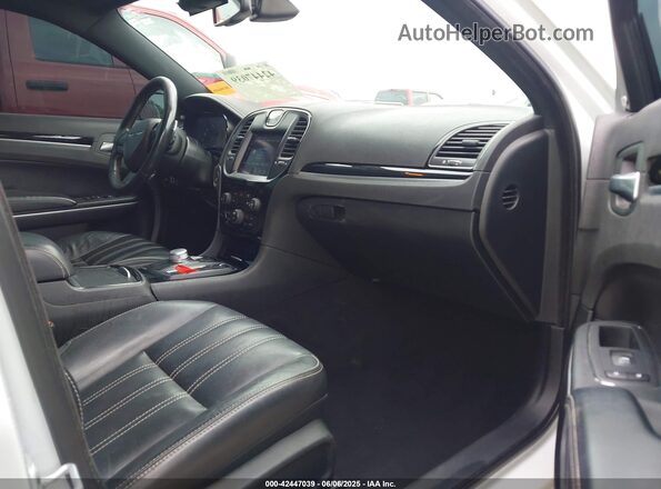 2C3CCABG3KH601040 2019 CHRYSLER 300 White Front interior view