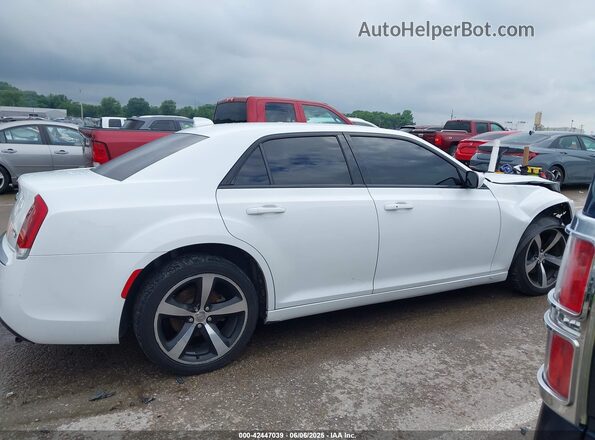 2C3CCABG3KH601040 2019 CHRYSLER 300 White Rear interior view