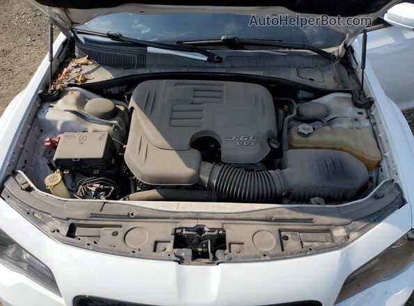 2C3CCAGG6HH607724 2017 CHRYSLER 300 Белый Вид задней части салона