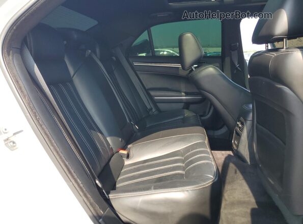2C3CCAGG6HH607724 2017 CHRYSLER 300 Белый Вид задних сидений