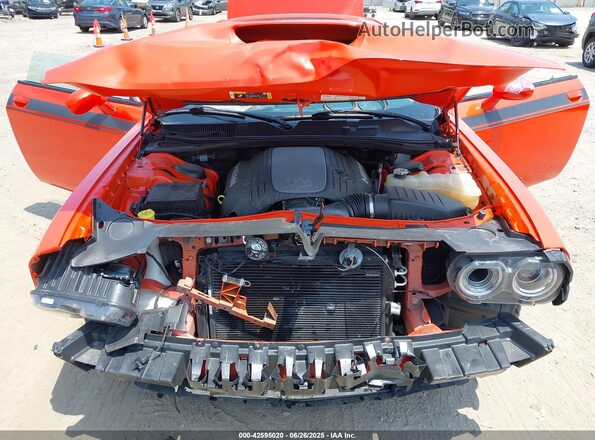 2C3CDZBT3LH236708 2020 DODGE CHALLENGER Оранжевый Вид сзади