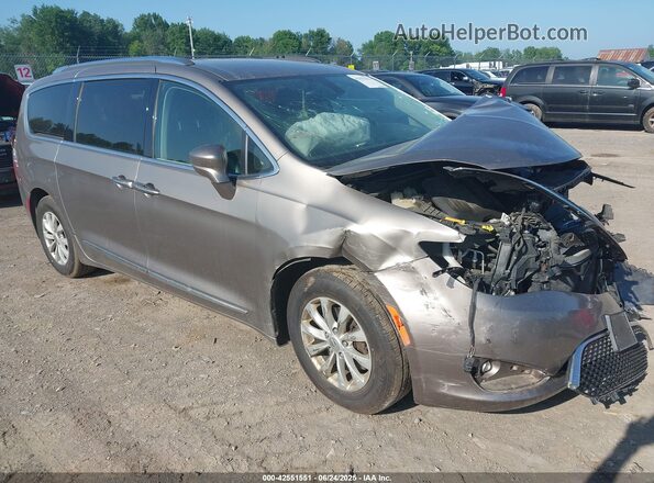 2C4RC1EG7JR144274 2018 CHRYSLER PACIFICA Tan Front right
