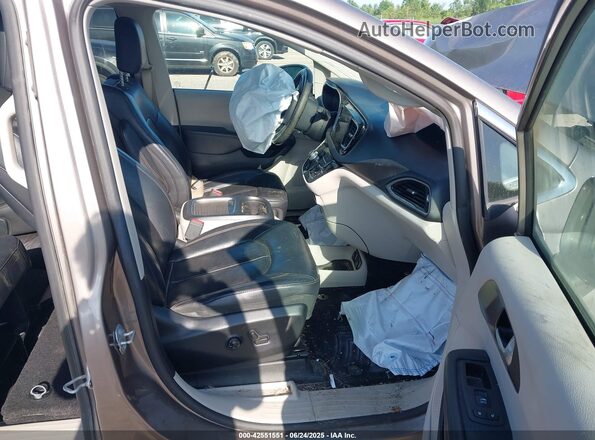 2C4RC1EG7JR144274 2018 CHRYSLER PACIFICA Tan Front interior view
