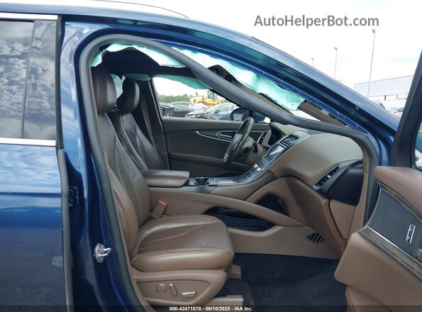 2LMPJ8LR7HBL32578 2017 LINCOLN MKX Синий Вид салона спереди