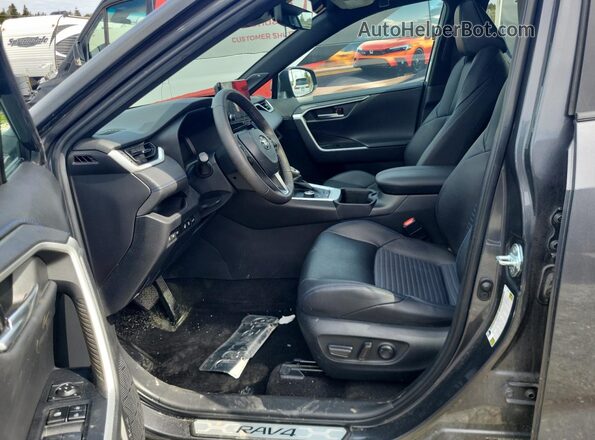 2T35WRFVXPW176393 2023 TOYOTA RAV4 Серый Вид салона спереди