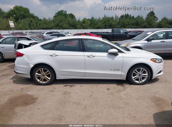 3FA6P0LU6JR172965 2018 FORD FUSION HYBRID Белый Вид задней части салона