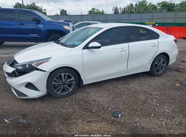 3KPF24AD2PE515497 2023 KIA FORTE White Przód lewy