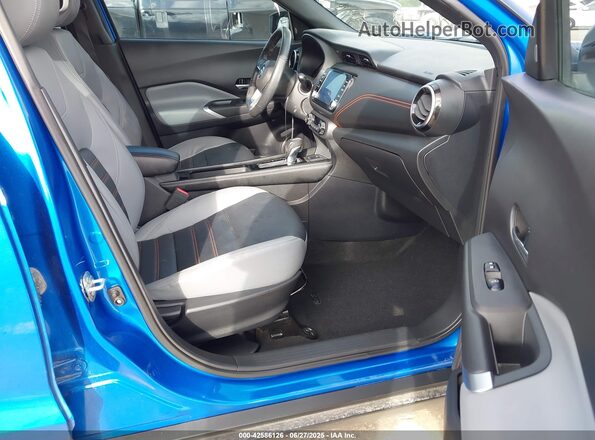 3N1CP5DV9ML477954 2021 NISSAN KICKS Синий Вид салона спереди