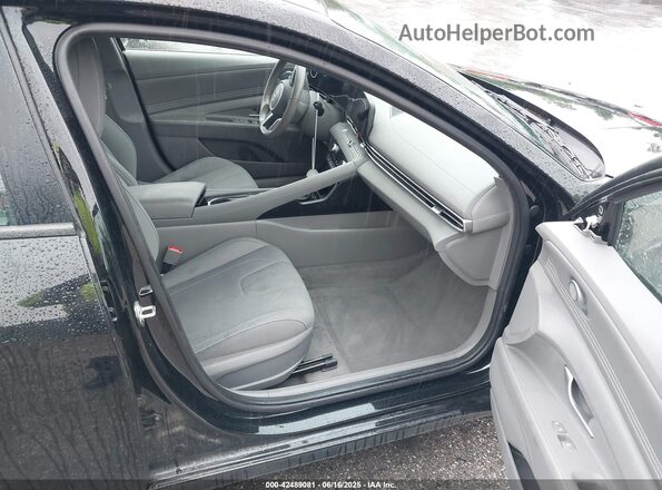 5NPLS4AG9PH111699 2023 HYUNDAI ELANTRA Black წინა სალონის ხედი
