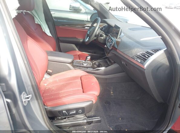5UX43DP02R9V75214 2024 BMW X3 Серый Вид салона спереди