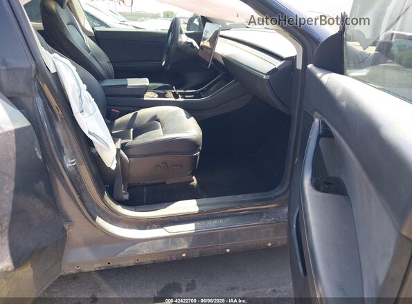 5YJYGDEF6LF000643 2020 TESLA MODEL Y Серый Вид салона спереди