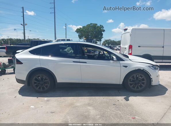 7SAXCAE54RF449148 2024 TESLA MODEL X Белый Панорамный вид салона 360°