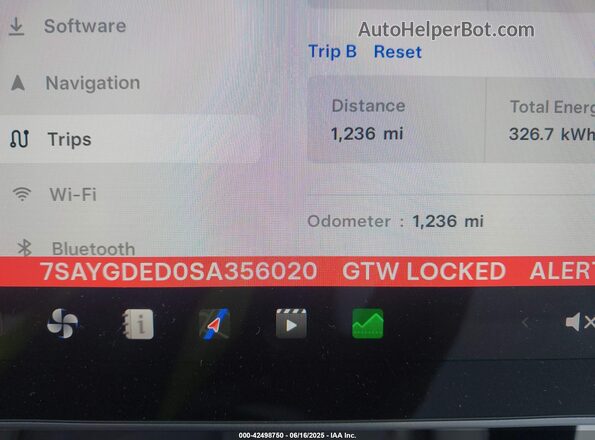 7SAYGDED0SA356020 2025 TESLA MODEL Y Red Vista de los asientos traseros