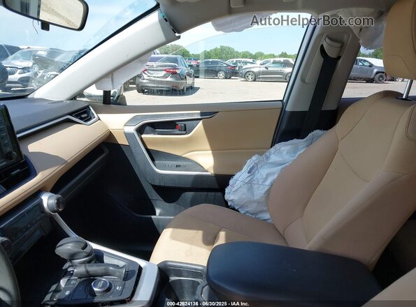 JTMMWRFV4MD115822 2021 TOYOTA LE Белый Вид салона спереди